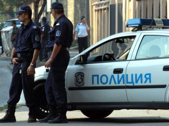 Мобилни полицейски екипи в помощ на хората от малките и отдалечени населени места в Бургаска област