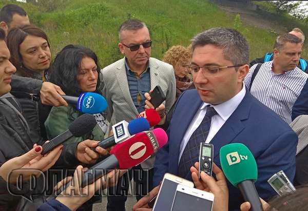 Регионалният министър скастри областния управител на Варна, отговори на бургаски депутат за районирането