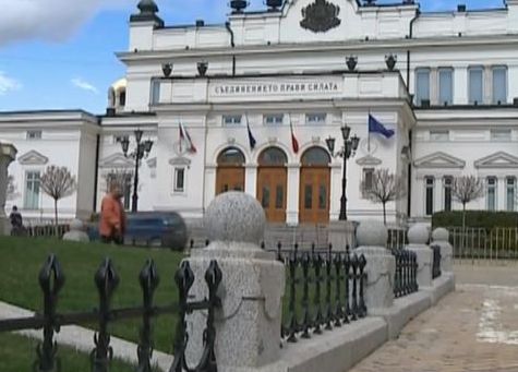 Депутатите решават да освободят ли заместник-председателя на парламента