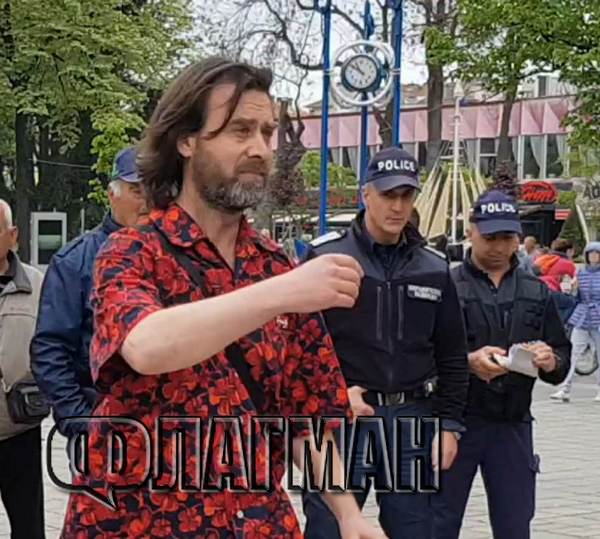 Вижте мъжа, който опита да отвлече две деца в центъра на Бургас