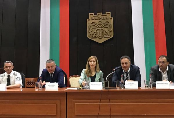 Министър Ангелкова във Варна на среща с контролните органи за подготовката на лято 2018: Прогнозираме 5% ръст на чуждестранните туристи