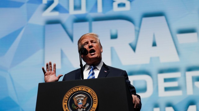 Доналд Тръмп обеща на притежателите на оръжие да защитава правата им