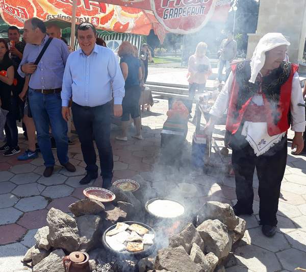 Камено не помни подобен празник – уникално шоу и ретро парад за Гергьовден (СНИМКИ)