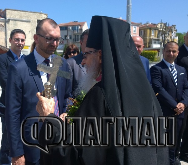 Вижте как Бургас отбеляза Гергьовден (СНИМКИ)