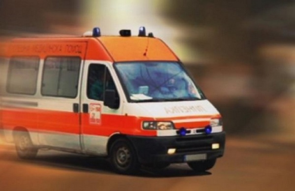 Тежък инцидент: Кола се заби в линейка с болно дете