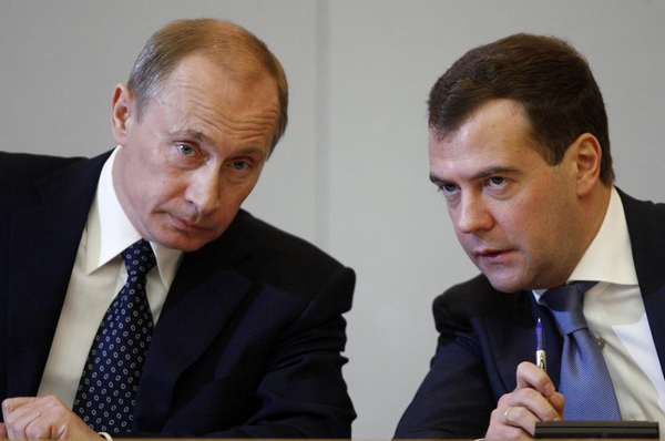 Дежа вю: Путин предложи Медведев за премиер на Русия