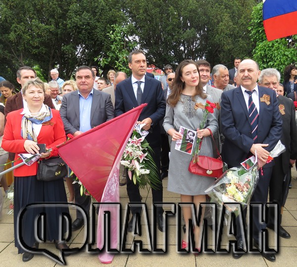 Ветерани от Втората световна война и потомци на загиналите в "Безсмъртния полк" почетоха Деня на победата в Бургас (СНИМКИ)
