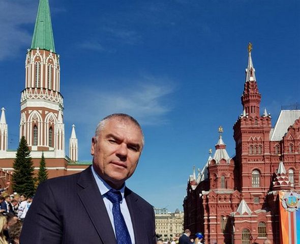 Какво прави Марешки на Червения площад в Москва? Празнува "День победы"