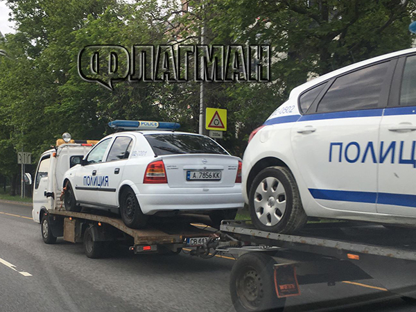 Пълен Шаш! Три полицейски автомобила преминаха през Бургас, качени на платформа (СНИМКА)