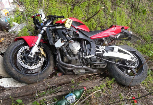Нелепа катастрофа с трима мотористи край Ямбол, които се надъниха в задницата на кола