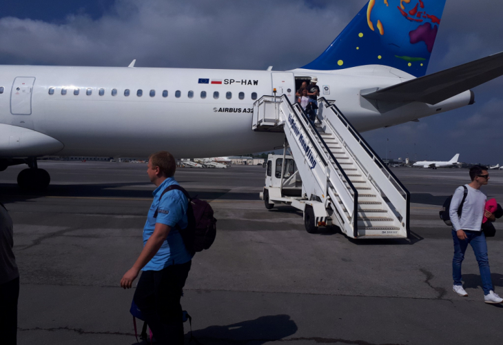 Извънредна ситуация със самолет Еърбъс А321 на летище София (СНИМКИ)