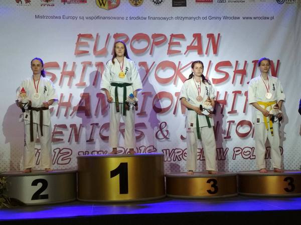 Нов успех за Приморско! Сияна Стратиева стана трета на европейското по карате
