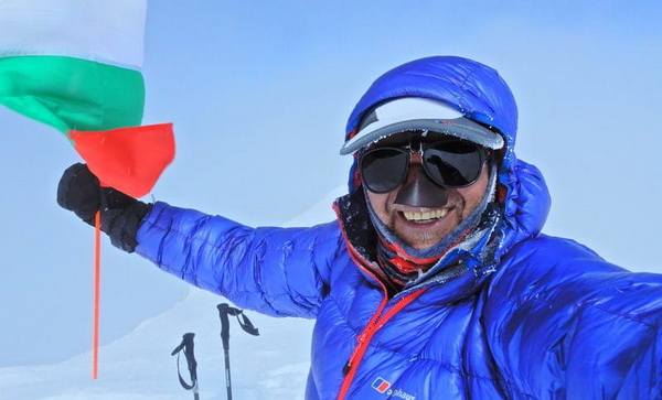 Последна надежда за Боян Петров: Хеликоптерите отлетяха към върха в търсене на алпиниста