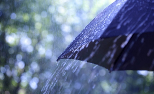 Идва ли бурята към Бургас? Дъжд и гръмотевици се очакват днес