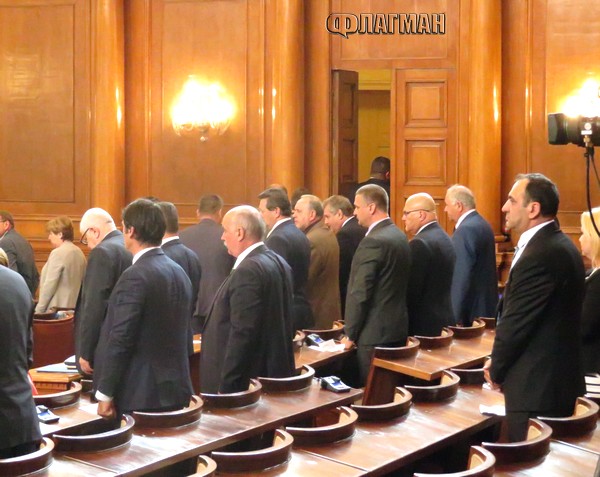 Депутатите почетоха с мълчание „сигурно милиони българи” - жертви на османски геноцид, ДПС напуснаха залата