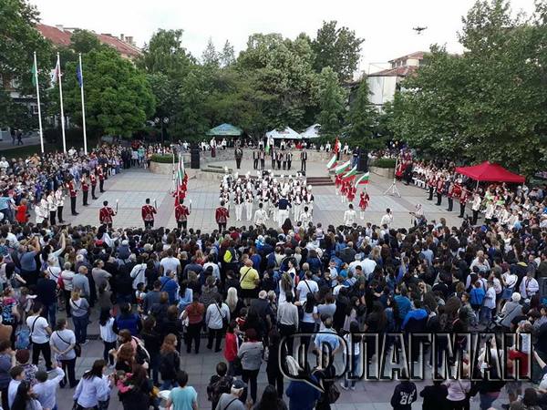 Грандиозен юбилей! Училището в Айтос отебеляза сто и петдесет години