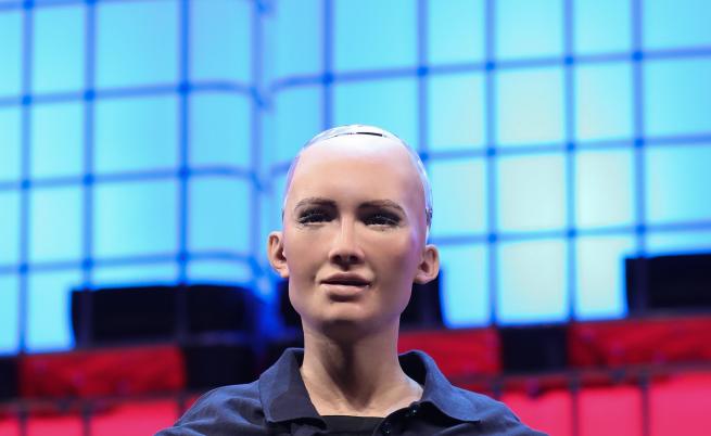 5000 безплатни билета за среща с първия робот в света с гражданство