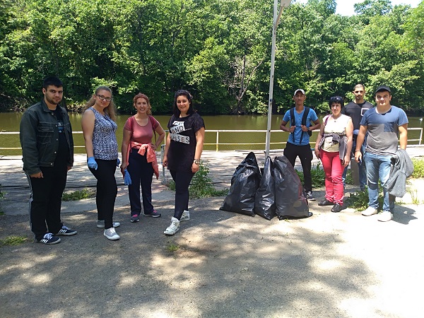 Студенти, ученици и служители на РИОСВ-Бургас чистиха в резерват Ропотамо