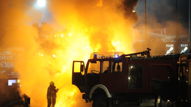 Автобусът на "Цървена звезда" се запали по време на празненствата (ВИДЕО)