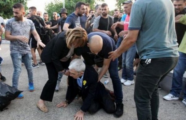 Пребиха кмета на Солун по време на церемония (ВИДЕО)