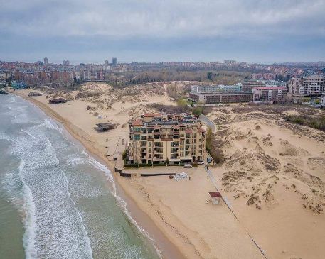 Хотелът на пясъка в Слънчев бряг бил законен (ВИДЕО)