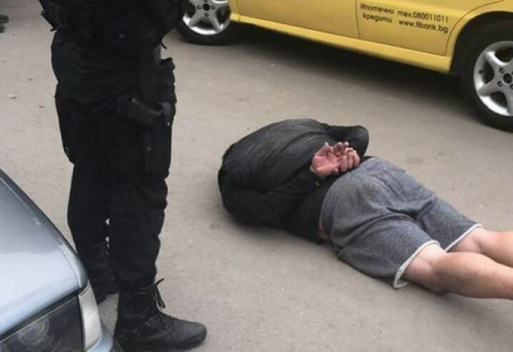 Арестуваха трима автокрадци след зрелищна гонка с полицията в София (СНИМКИ)