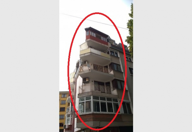Поредното "архитектурно чудо" цъфна върху покрив като ярко доказателство за българския строителен гений!