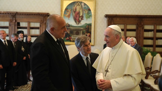 Борисов покани папа Франциск в България