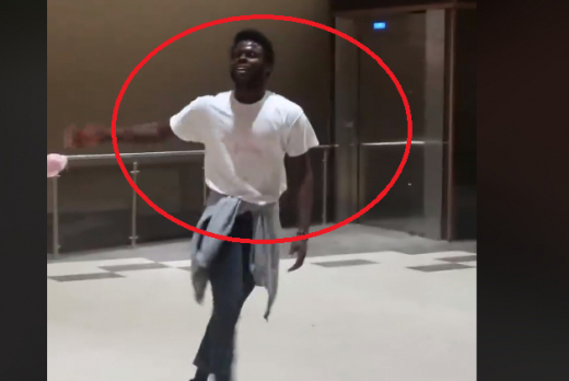 Софиянци онемяха от изпълненията на чернокож мъж в метрото