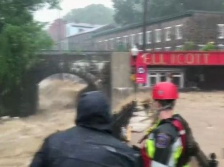 Потоп в Мериленд, водата достига втория етаж на сградите