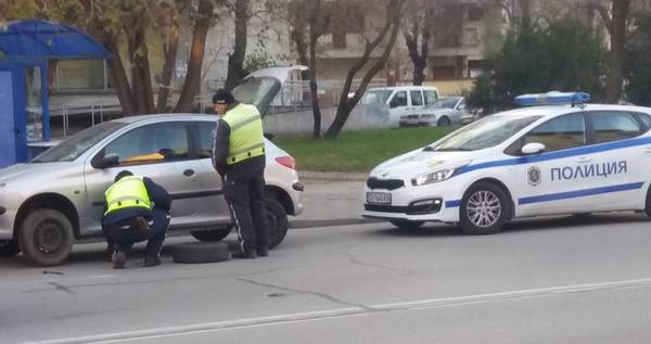 Пишман крадец! Отмъкна колата на полицай пред очите му