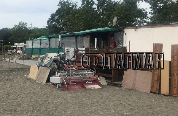 Някой демонстративно запали кръчмата на Стамбата на Северния плаж в Бургас