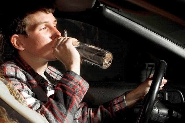 Заловиха 21-годишен да шофира пиян до безпаметност