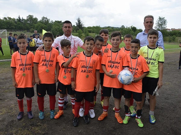 Детски турнир за седми път взриви футболните емоции в Айтос (СНИМКИ)