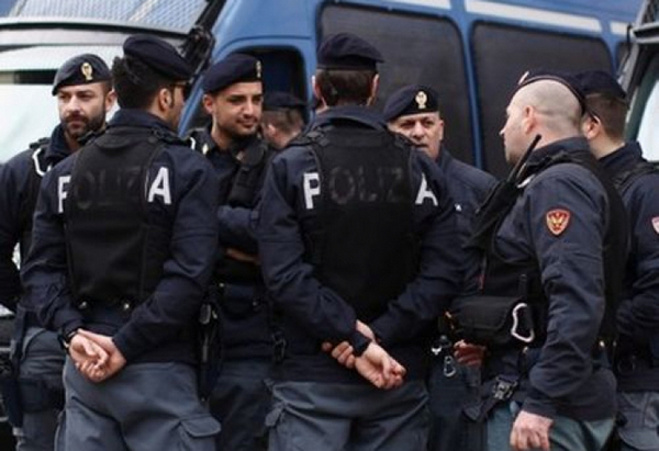 Полиция блокира Рим заради обира с българска кола, а бандитите забравили да си вземат…