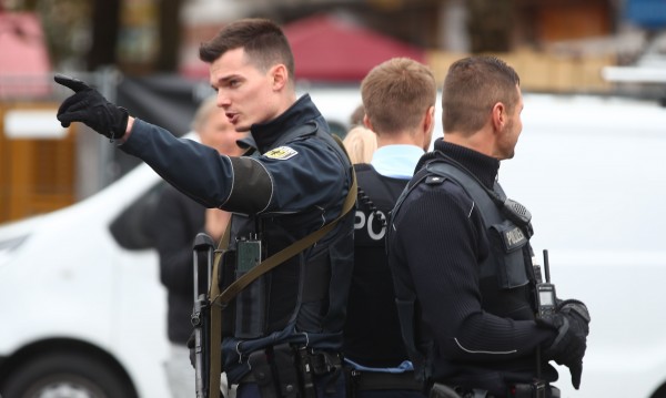 Стрелба до Берлинската катедрала, полицай простреля мъж