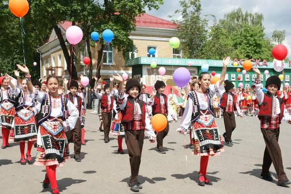 Бургазлии покориха с песни и танци международния фолклорен фестивал „Златна пчела“ в Беларус (СНИМКИ)
