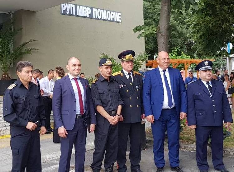 Премиерът Бойко Борисов инспектира обновените полиция и пожарна в Поморие (СНИМКИ)