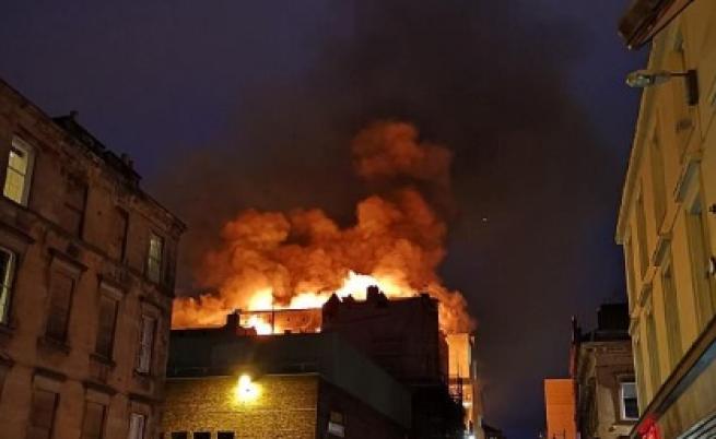 Пожарът в Глазгоу се разрасна, правителството се намеси