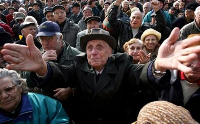 Мъжете в България получават 38% по-високи пенсии от жените