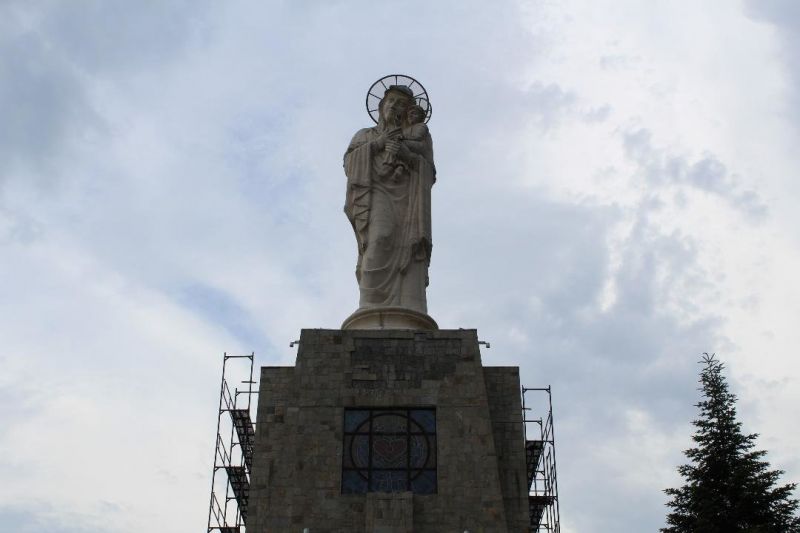 Започна ремонта на монумента Св. Богородица в Хасково