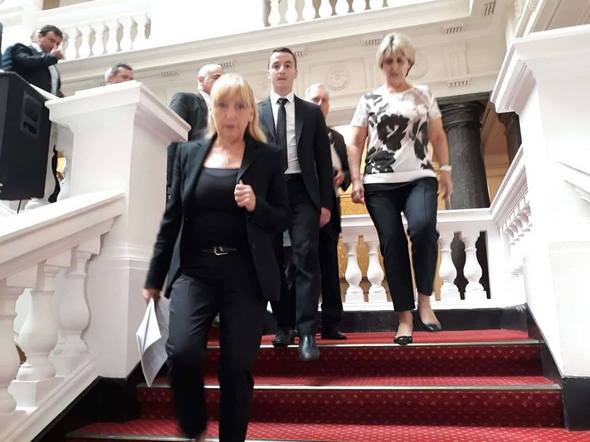 Елена Йончева внесе втори вот на недоверие към кабинета, ДПС ще го подкрепи