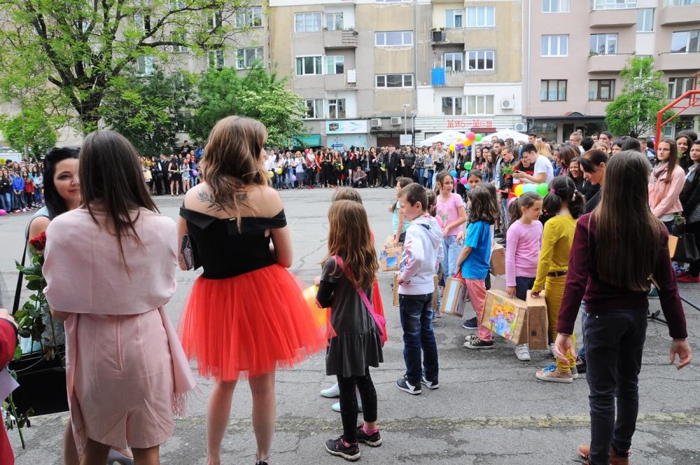 Тревожна драма: Първокласничката Дария и дружката й изчезнаха мистериозно!