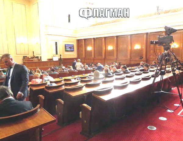 Парламентът насрочи вота против „Борисов 3”, Марешки изтегли закона „анти-Лукойл”