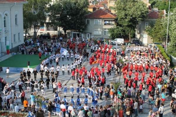 Уникално! Фолклорни ритми, разтърсващ рок и огнено шоу в петото издание на Балканския фестивал на изкуствата в Карнобат