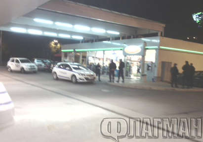 Невиждан екшън в Бургас! Много пияна или дрогирана кифла нападна таксиджия, извика мутри да го пребият