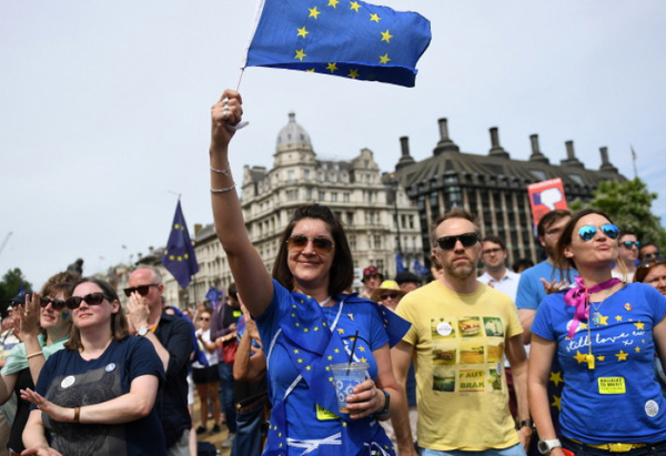 В Лондон е напечено: 100 хиляди души протеатират срещу Брекзит