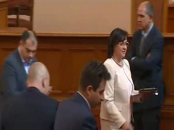 Раздор в левицата, двама депутати напускат "БСП за България"