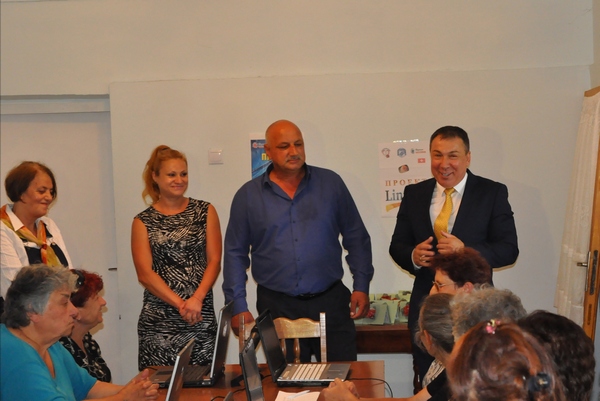 Кметът на Несебър даде старт на курс по компютърно обучение в село Гюльовца