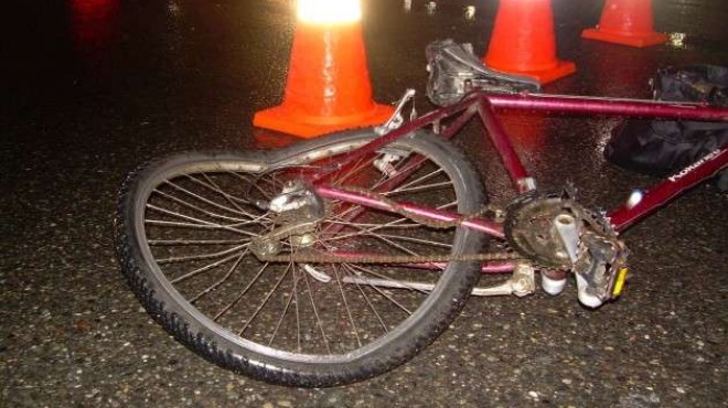 Разсеян шофьор помете айтоски велосипедист, прати го в болница
